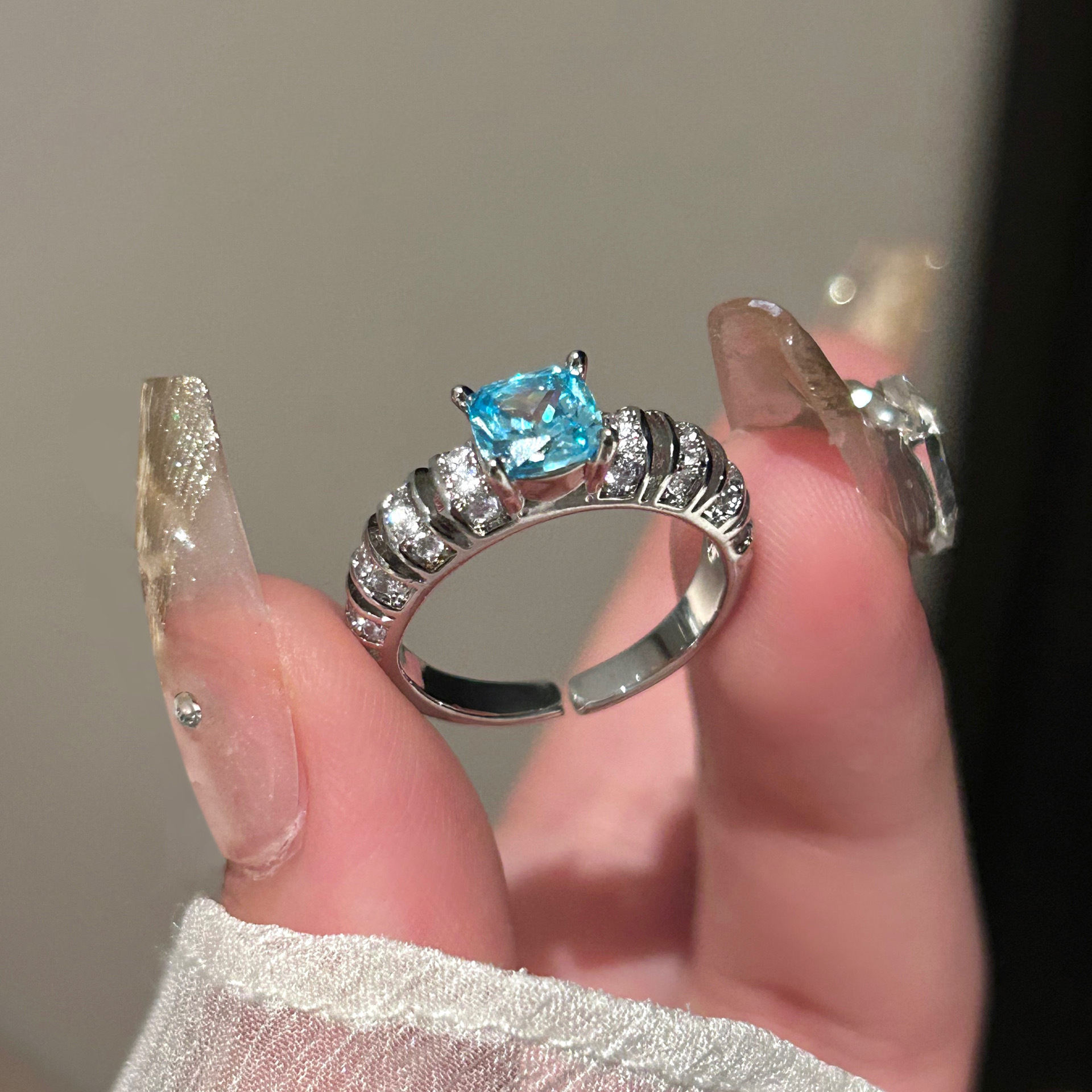 Luz de lujo circón retro Cruz hueco anillo frío estilo personalizado abierto anillo de dedo índice Corea del Sur ins pulsera del todo fósforo