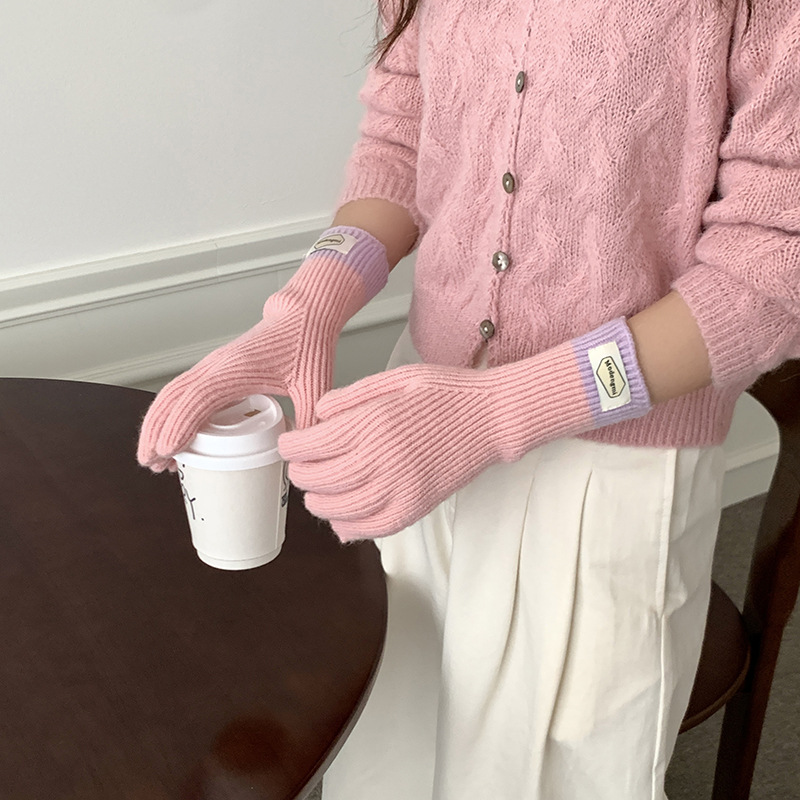 Guantes de punto para mujeres 2025 invierno nuevo color de colisión de empalme para montar calentamiento largo pantalla táctil cinco dedos guantes