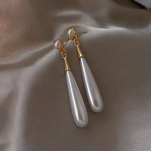 French Pearl Drop Earrings for Women - Long Pendant Earrings with a Sense of Luxury, Lightweight and Exotic Style, Silver Needle Earrings for Autumn and Winter