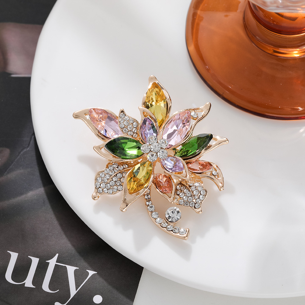 Colored Zirconium Hibiscus Brooch, High-End Feminine Crystal Corsage Coat, Retro Exquisite Luxury Brooch, Accessories Gift