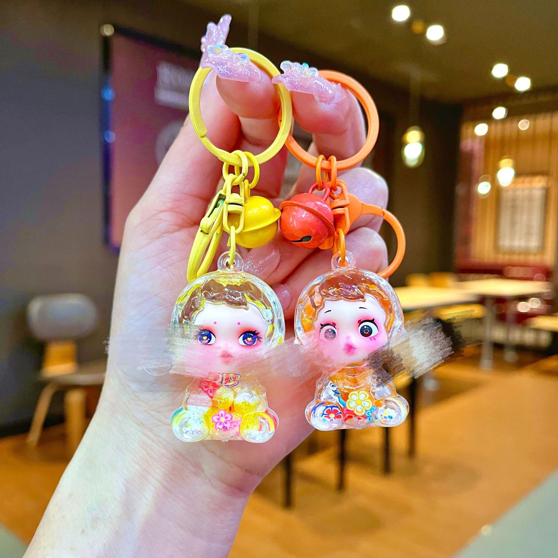 La nueva muñeca de la burbuja intermitente, llavero de arena movediza aceitosa, adornos luminosos, caja ciega de Douyin, adornos de escritorio