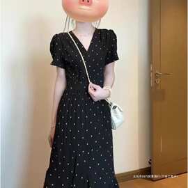 法式赫本风气质波点绑带v领连衣裙女学生夏季设计感收腰显瘦长裙