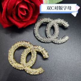 胸针;吊坠;胸花