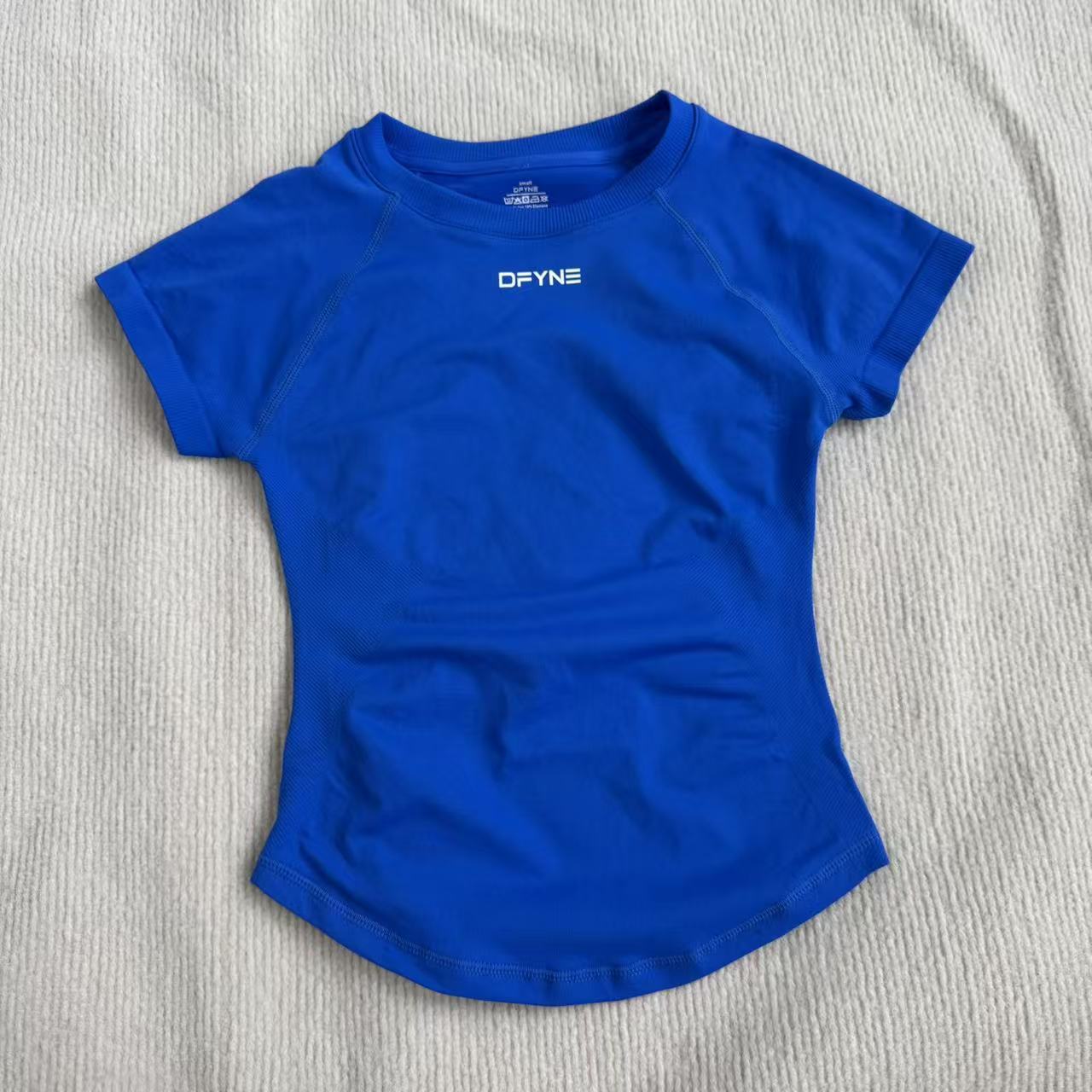 Aliexpress nuevo DFYNE mangas cortas mate nylon alta elástica cuerpo apretado sin bordas de acondicionamiento deportivo T mangas cortas