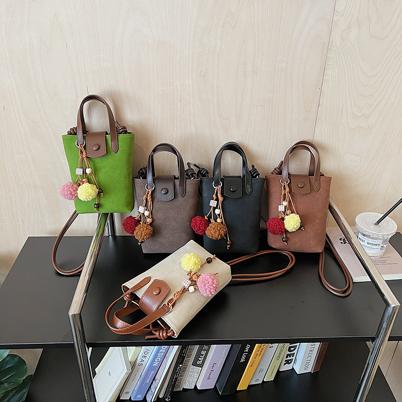 Retro Small Bag Women's Bag 2025 Autumn and Winter New Fashion Versatile Sheepskin Crossbody Bag Suede Suede Mobile Phone Bag for Women Retro Small Bag Women's Bag 2025 Autumn and Winter New Fashion Versatile Sheepskin Crossbody Bag Suede Suede Mobile Phone Bag for Women