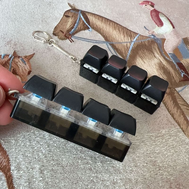 クロスボーダー4ボタン減圧ボタン試軸器キーホルダーストラップ指先プレス解凍発光玩具指先ボタン|undefined