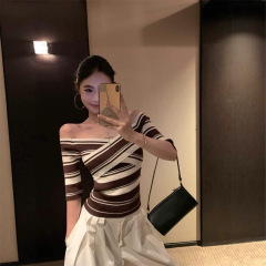 一字领交叉撞色条纹短袖针织T恤女夏季修身收腰辣妹短款露肩上衣