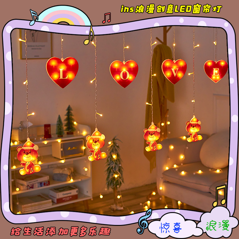 カーテンのイルミネーションはクリスマスの愛を飾って祝日の雰囲気を飾っています。|undefined