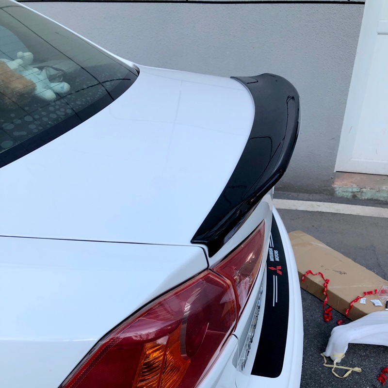 Suitable for 2009-2016 Mitsubishi Lancer Rear Wing, Lancer Modification Special Punch-Free Carbon Fiber Pattern Pressure Rear Wing
