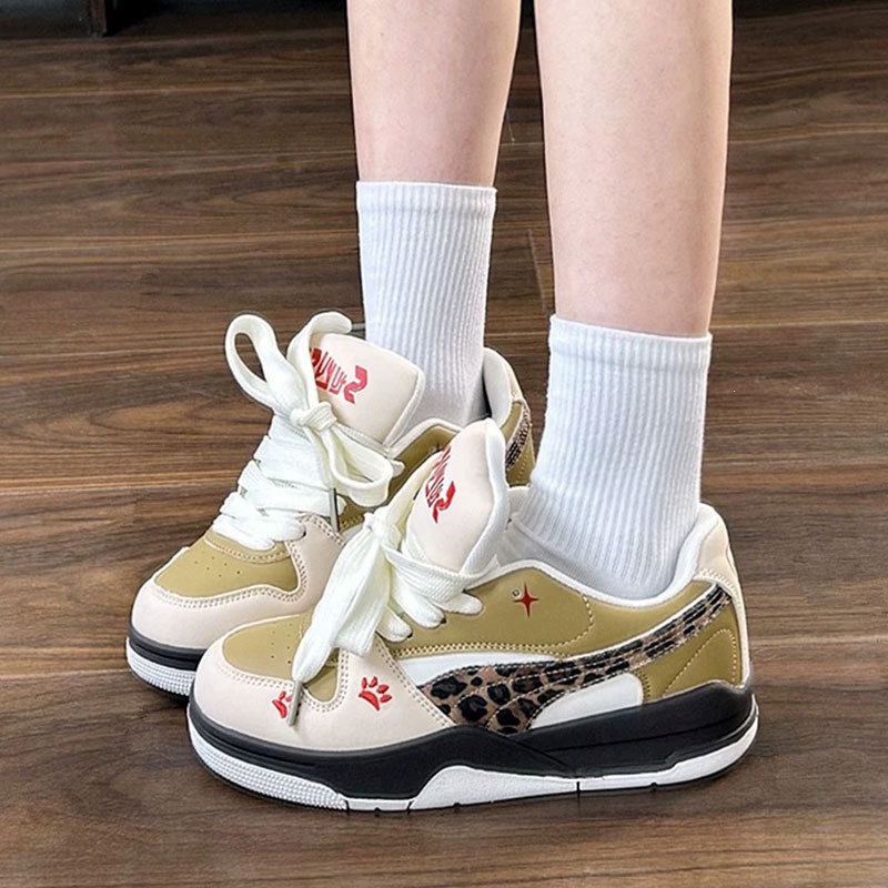 Zapatos de pan de fondo grueso de nicho original zapatos deportivos de mujer zapatos casuales de estudiantes zapatos blancos 2026 nuevos zapatos de skate