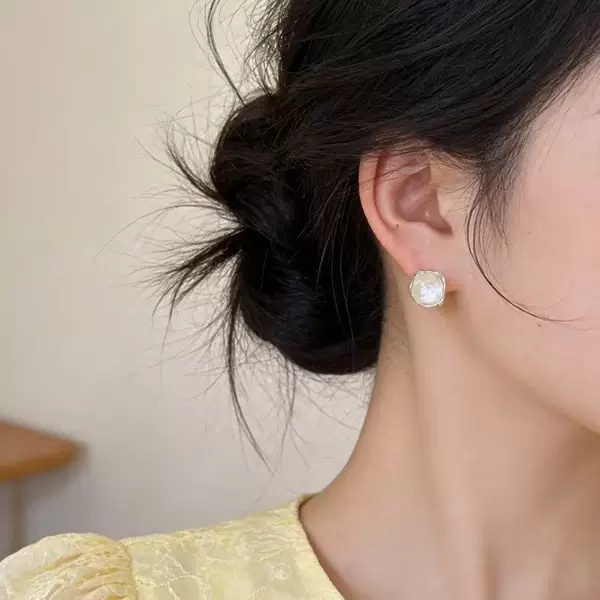 Silver Frame Square White Crystal Earrings, Light Luxury Style, Minimalist Korean Niche High-End Fashion Versatile Earrings