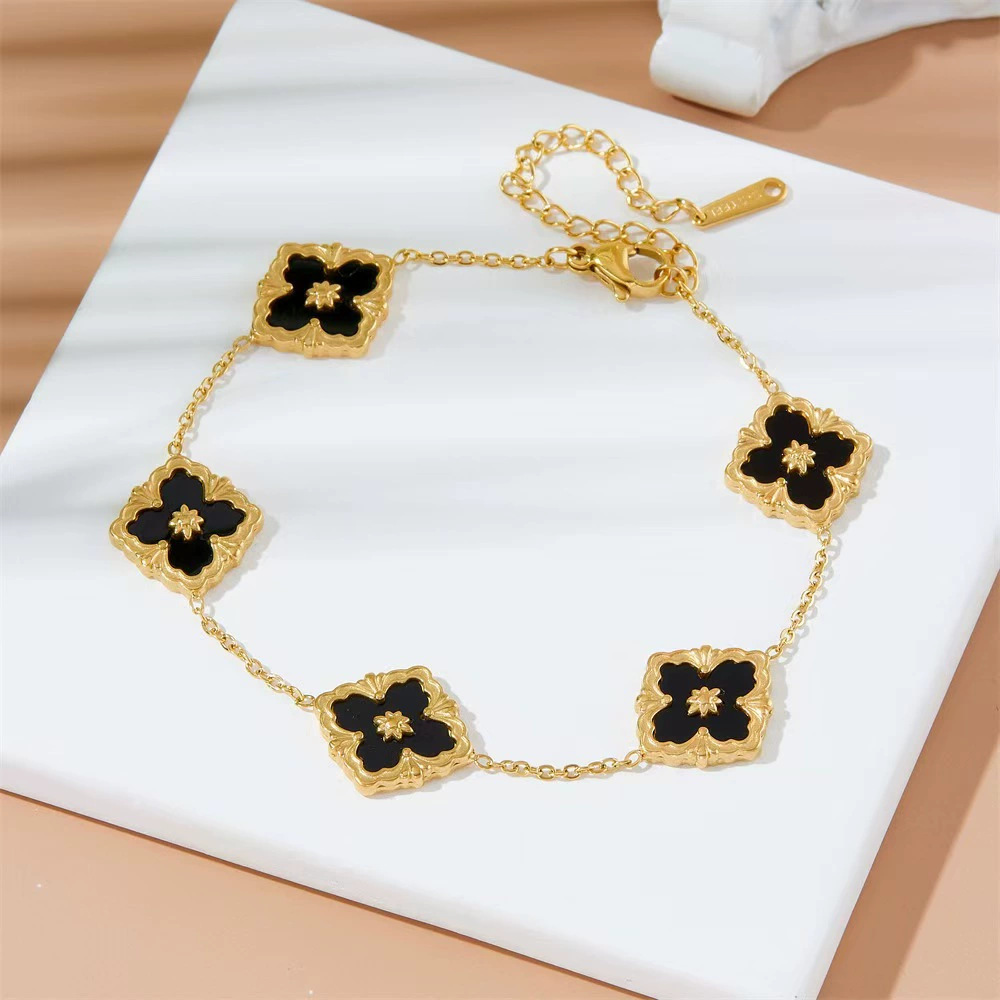 Pulsera de trébol de acero titanium vendedora caliente transfronteriza europea y americana con incrustaciones de concha pulsera colgante pulsera de diseño avanzado sin desvanecimiento al por mayor