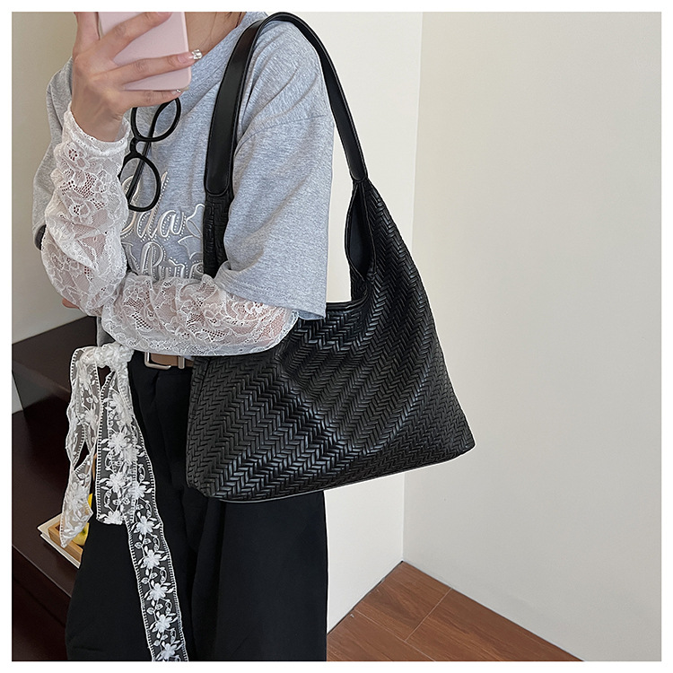 Casual design, stylish, large-capacity single-shoulder 2025, fashionable and trendy woven commuting, simple and retro tote underarm bag undefined