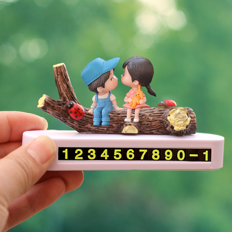 Coche pareja muñeca decoración placa de estacionamiento automóvil estacionamiento temporal placa de número de teléfono de automóvil móvil celebridad de Internet dibujos animados mujer