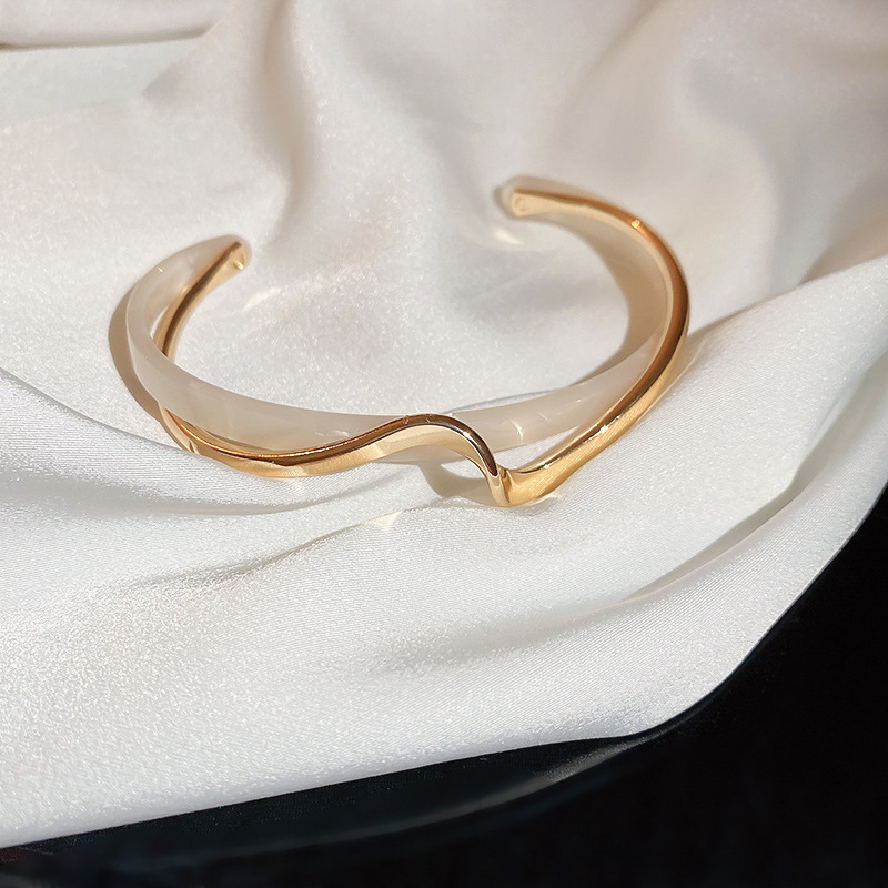 Europa y los Estados Unidos imitación de frita geométrica círculo abierto doble pulsera chapado en oro simple nicho temperamento de alta joyería para mujeres