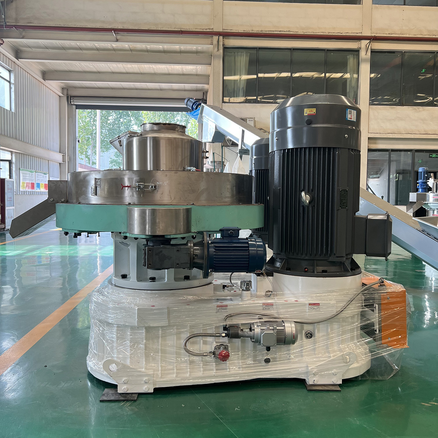 Large-Scale Biomass Pellet Machine, Wood Sawdust and Straw Pelletizer, Cow Manure and Sawdust Granulation Equipment Production Line Machinery Professional