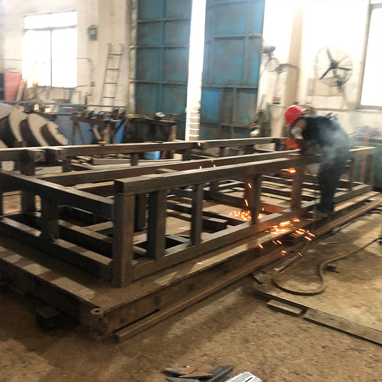 大型设备框架焊接3