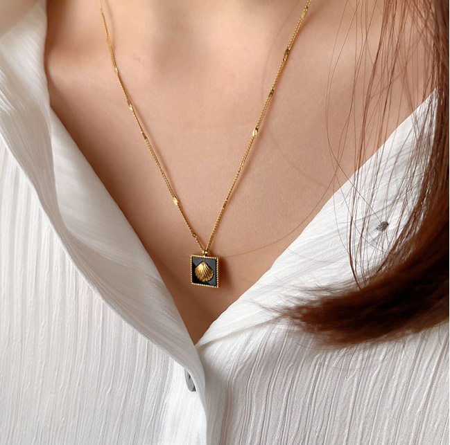 Heart Pattern Women'S Gender Acrylic Black Small Square Shell Titanium Steel Necklace Wholesale Nihaojewelry