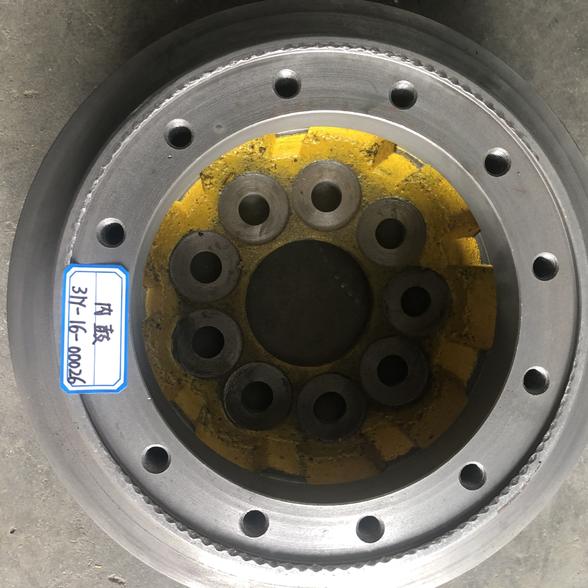 山推SD42推土机配件直供终端：山推配件31Y-16-00024外鼓