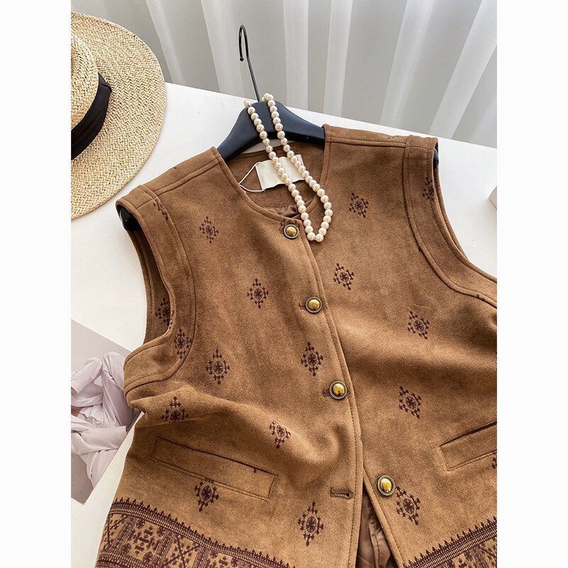 French-style minimalist Chinese-inspired layered vest with embroidered details, women's 2026 autumn elegant and fashionable retro sleeveless top
