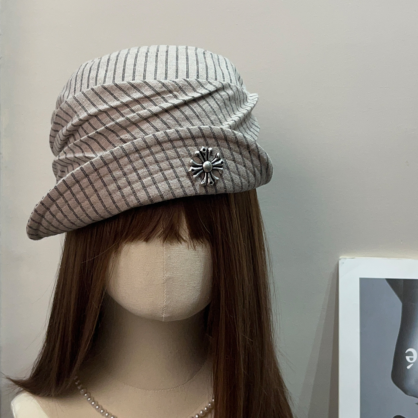 Japanische Retro-Schirmmütze mit Falten, Streifen und Kreuz-Etikett für Damen, atmungsaktiv, gesichtsschlankmachend, für Frühling und Sommer_voghion.com