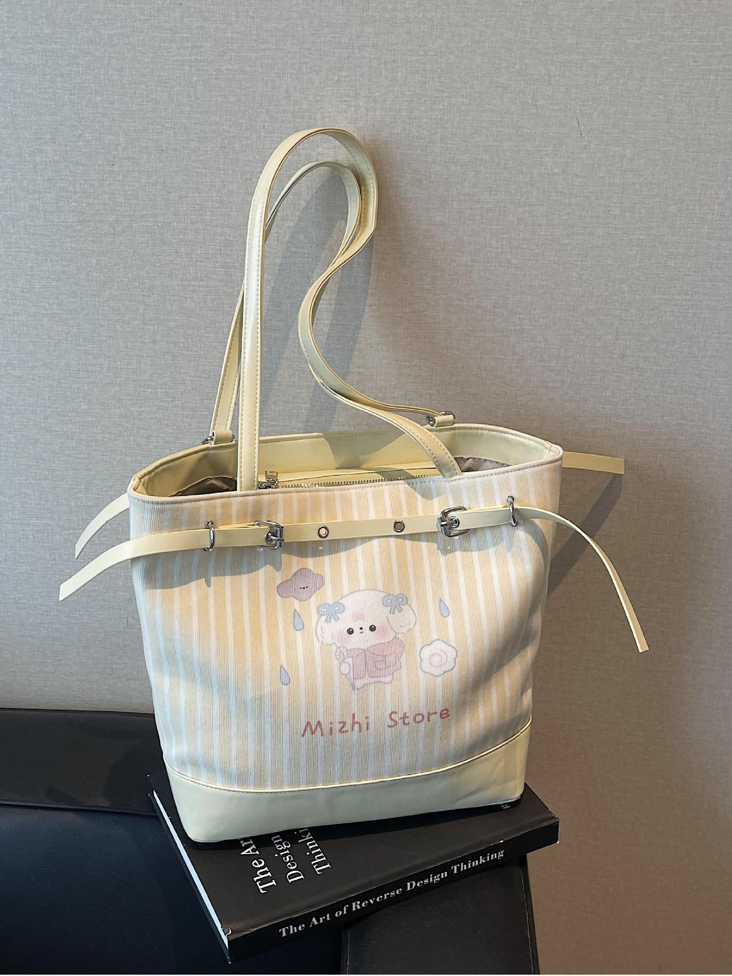 Bolsos de nuevos productos de nicho de Corea del Sur, bolsos de mensajero de estilo occidental de gran capacidad para mujeres 2025, bolsos de viaje de moda de todo fósforo