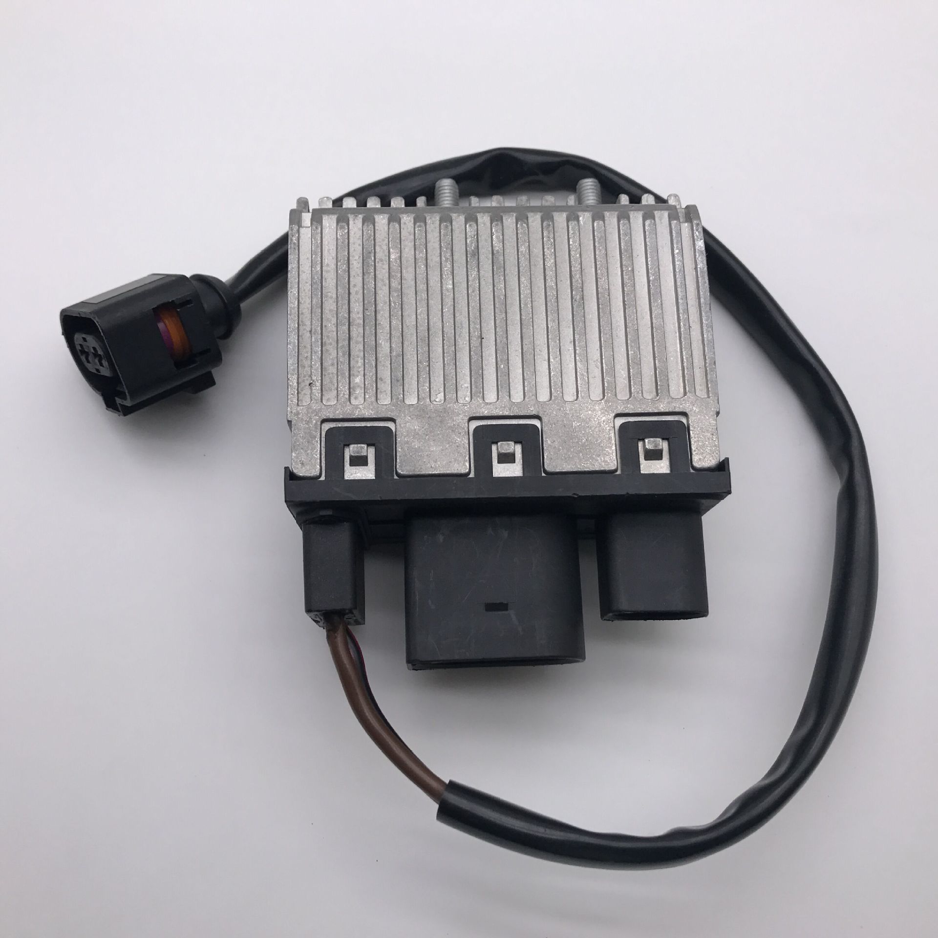 Aplicable a Volkswagen Passat B5 Audi A6 ventilador controlador electrónico ventilador controlador 8D 0 959 501 C