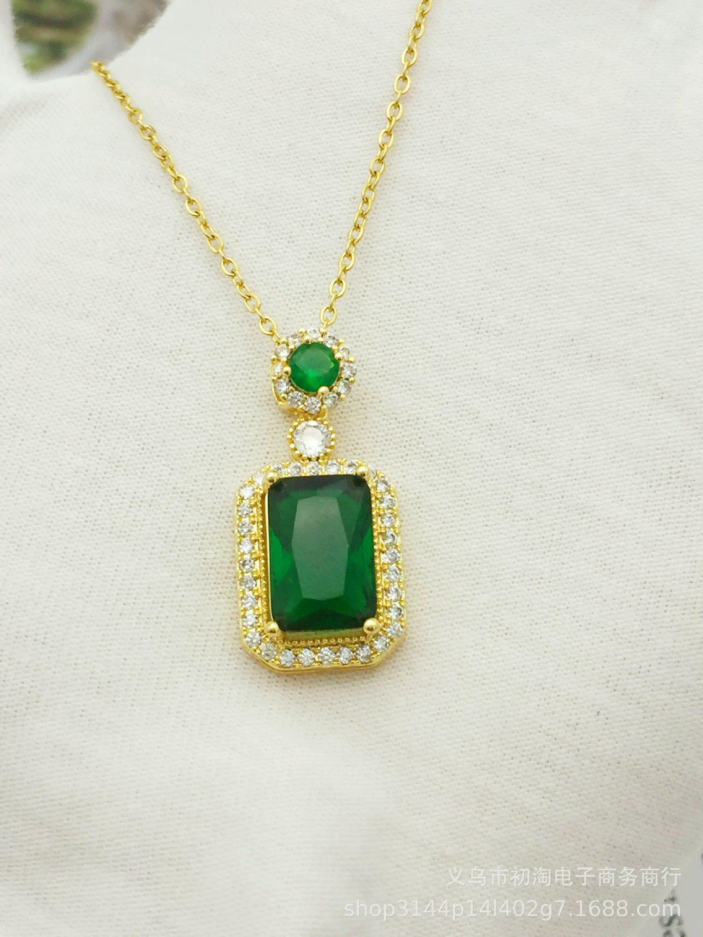 Фабрика новый натуральный ветер микро инкрустированные бриллиантами изумрудная бутылка кулон титановая сталь ключицы цепи ювелирные изделия оптом