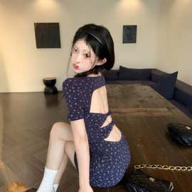辣妹性感碎花裙夏季女装方领后背镂空设计感短款连衣裙洋气包臀裙