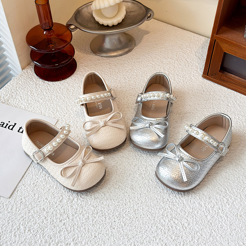 Zapatos de cuero de niñas 2026 primavera y otoño nuevos zapatos de moda infantil Pearl Princess arco dulce zapatos de suela suave image 5