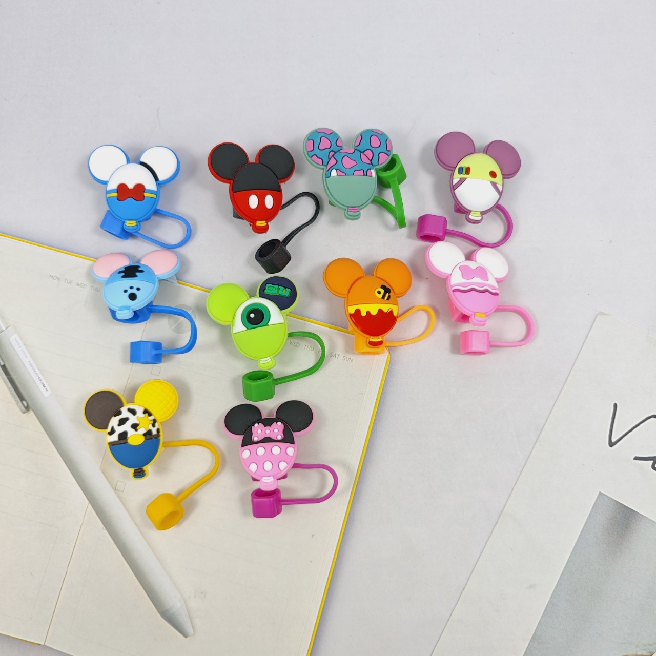 Nueva tapa de pajita de mariposa tapón de polvo color acrílico mágico cubierta de pajita de mariposa taza de agua cubierta de pajita decoración