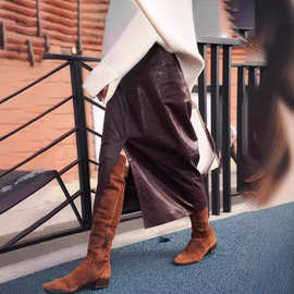 酒红色高级感pu皮裙女2025冬季新款气质开叉洋气减龄大码休闲长裙