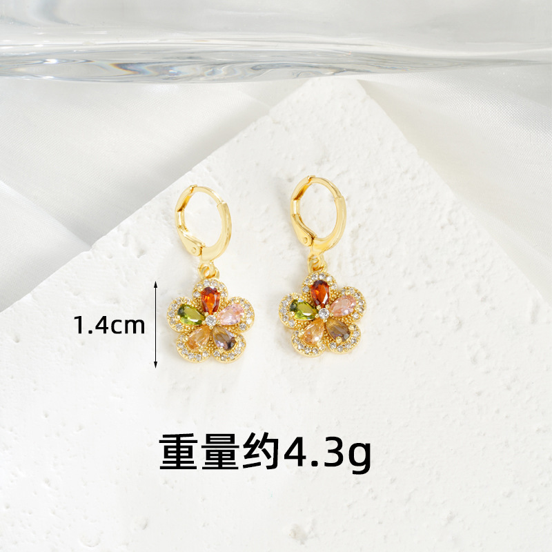 Collar de oro de arena vietnamita de lujo ligero con diseño con incrustaciones de pendientes de flores de cinco pétalos