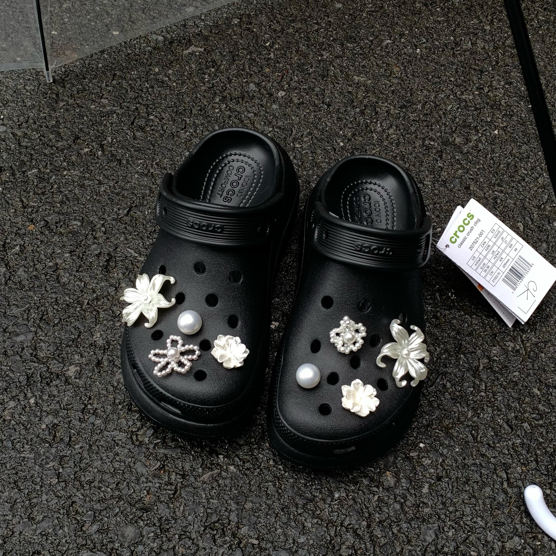 Zapatos de agujero de flor de perla de nuevo estilo original hebilla zapatos de primavera y verano flor DIY accesorios desmontables