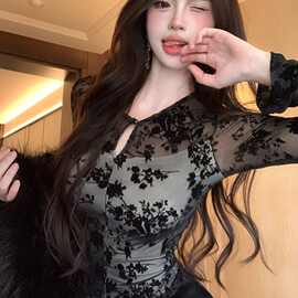 御姐轻熟风黑色修身镂空长袖T恤女春夏修身纯欲显瘦上衣跨境代发