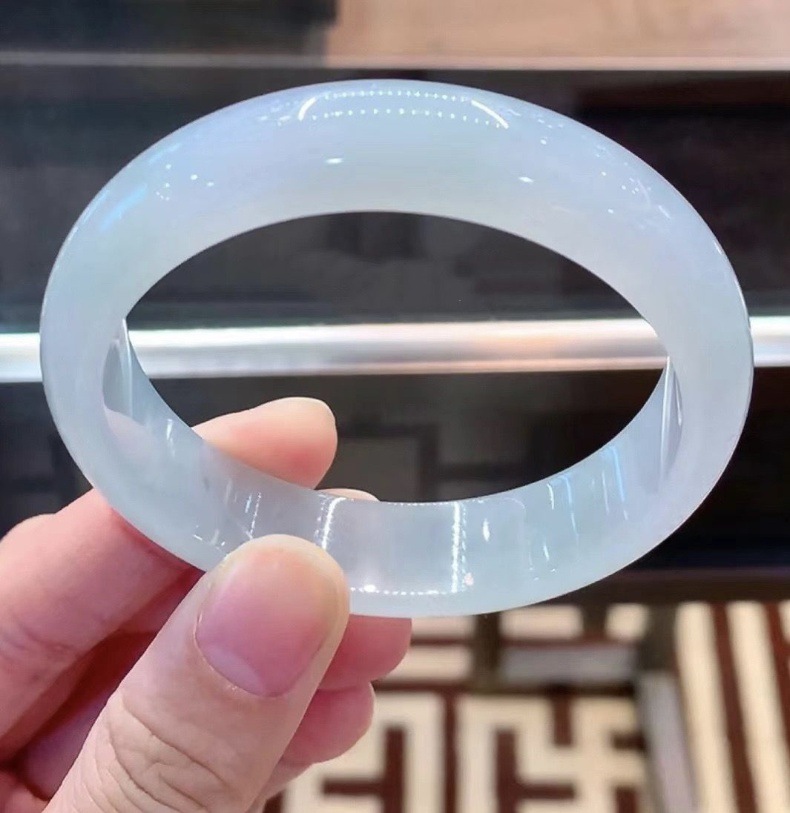Vòng tay ngọc bích tự nhiên Miến Điện đáy nắng nước xanh ánh trăng trắng chi tiết 7