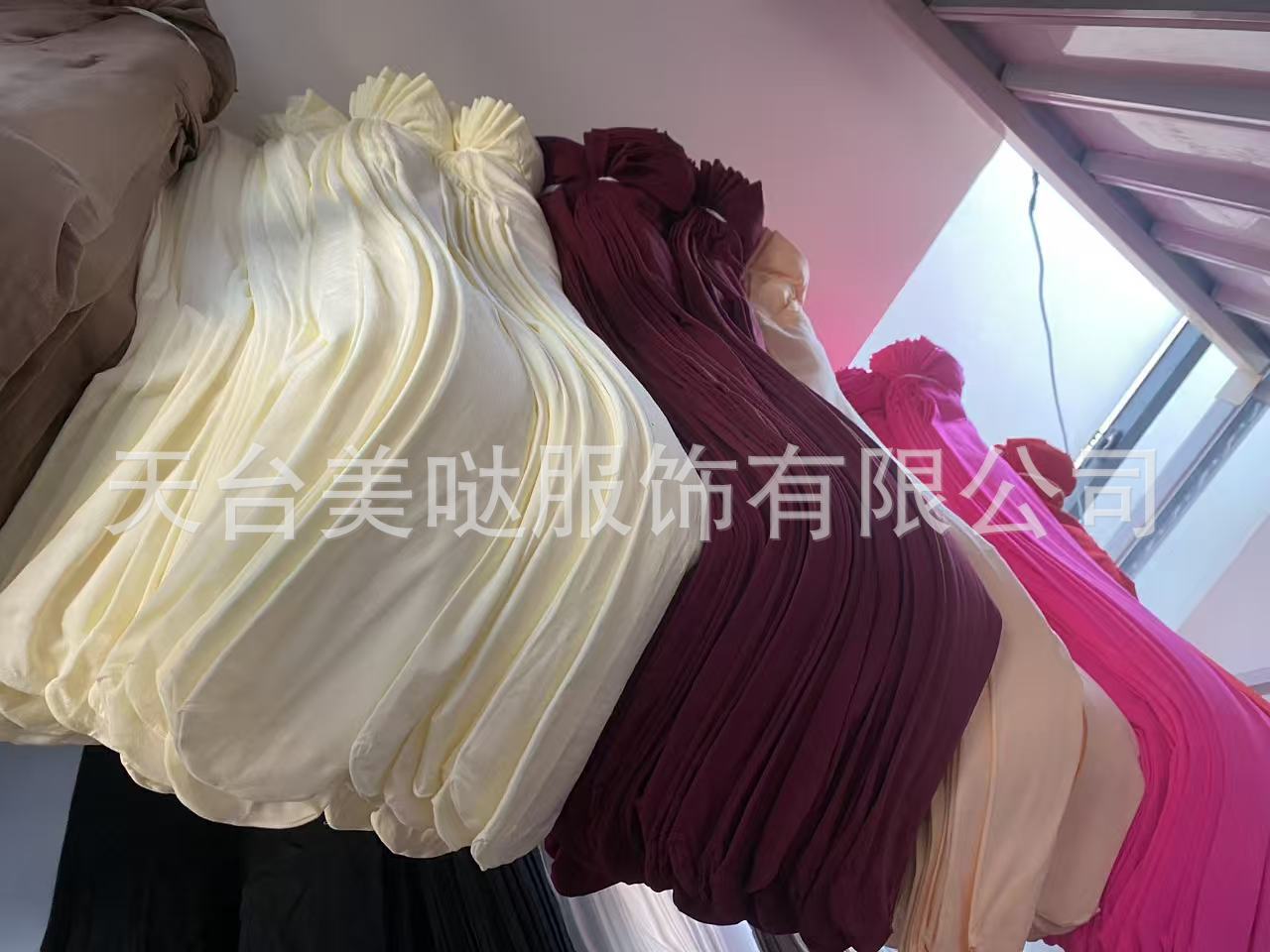 유백색