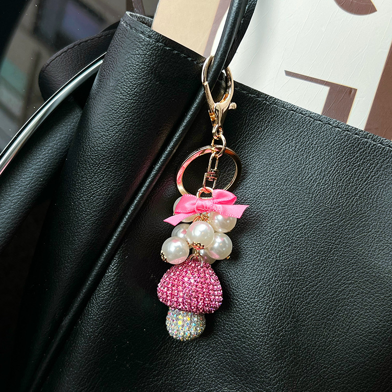 Nuevo taladro de perlas de garras de hongo pequeño agujero de llave completo taladro de llave de automóvil exquisita bolsa coreana colgante para mujeres