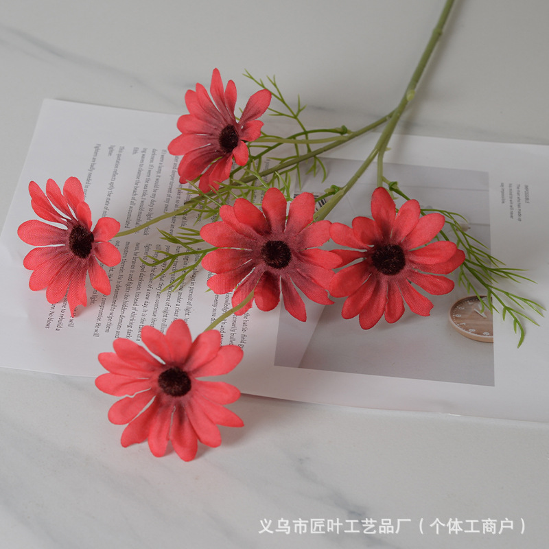 빨간색