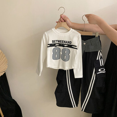 韓国風女の子秋新作プリントレタートップス2025トレンドストライプスタイルオーバーオールトレンド2点セット