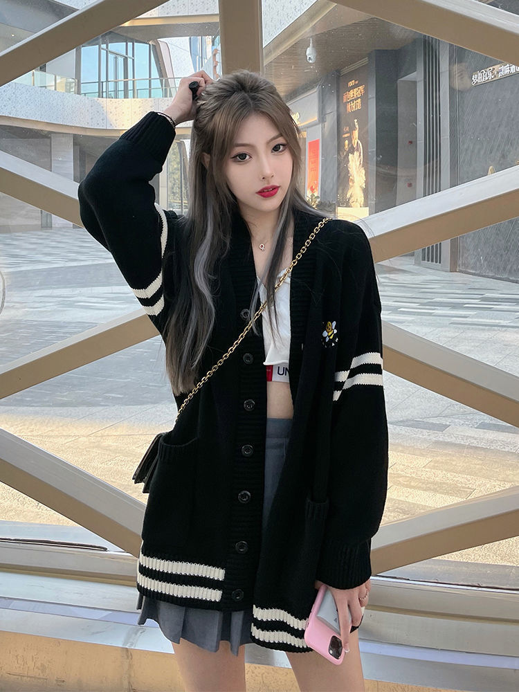 代发小蜜蜂大码毛衣女 秋冬新款韩版条纹针织开衫中长款V领外套潮