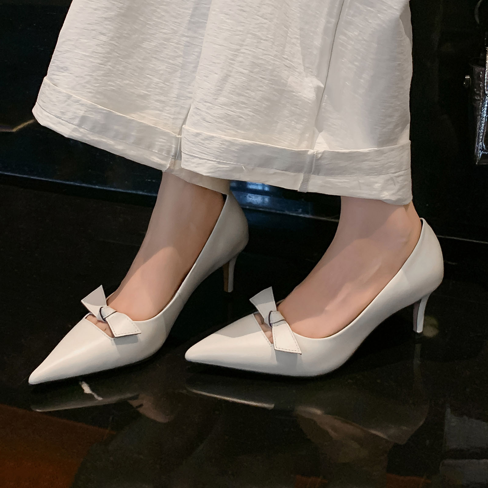 White leather elegant shoes pointed-toe with bow heels