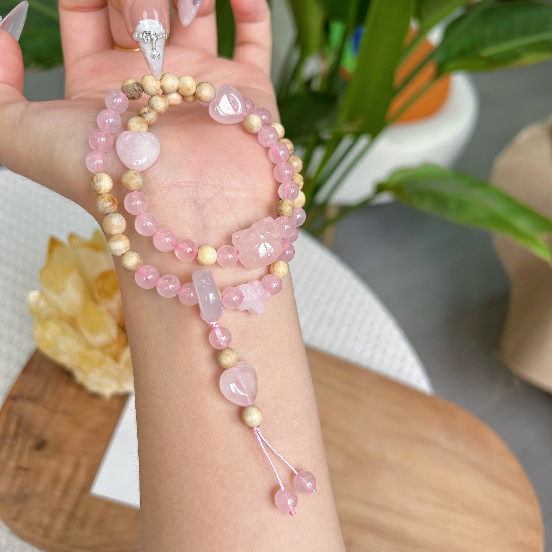 핑크 크리스탈과 밀키 우드