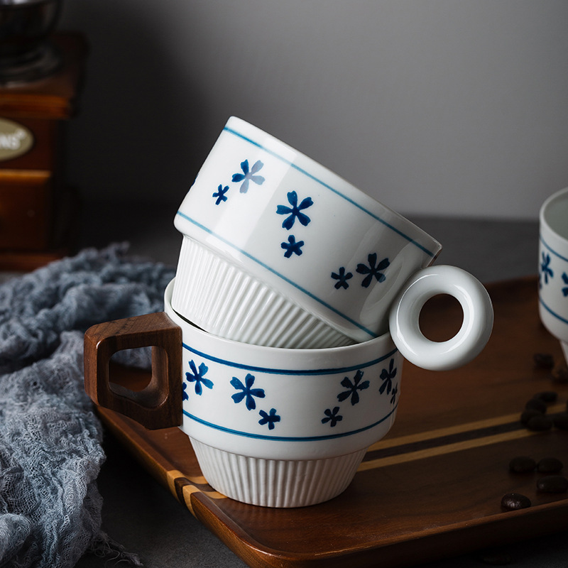 Taza antigua azul y blanco Cerámica japonesa Orejas colgantes retro Desayuno americano Taza de café Oficina masculina y femenina de alto valor