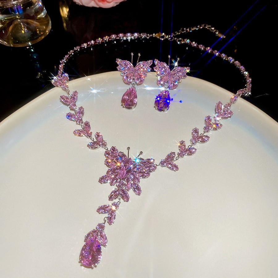 Collar de aretes cuadrados con incrustaciones de diamantes de dos piezas de moda, lujo ligero, collar de alta gama, temperamento exquisito, conjunto de joyas de todo fósforo