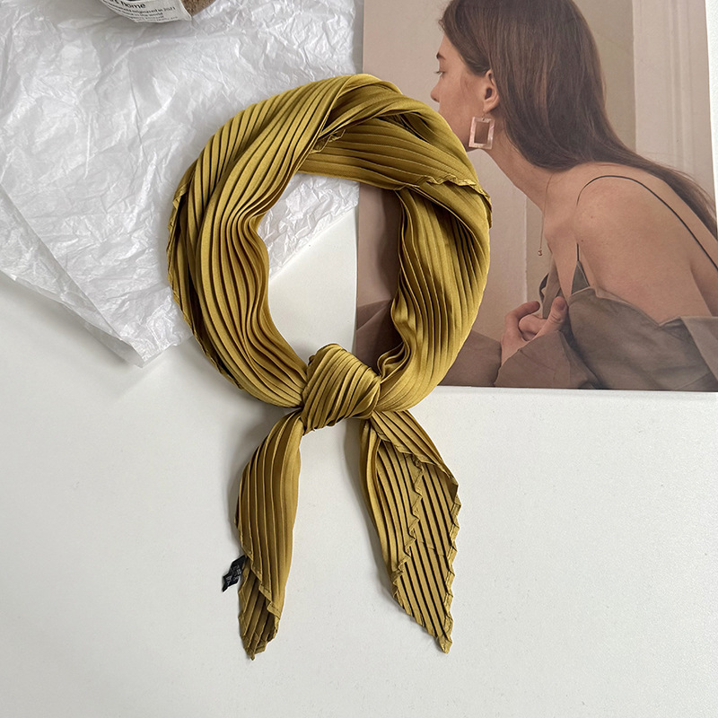 Pañuelo de seda de alta calidad nuevo estilo de color sólido arrugado bufanda de seda para mujer bufanda en forma de diamante versión coreana de la bufanda de seda de imitación pequeña bufanda en la cabeza banda para el cabello