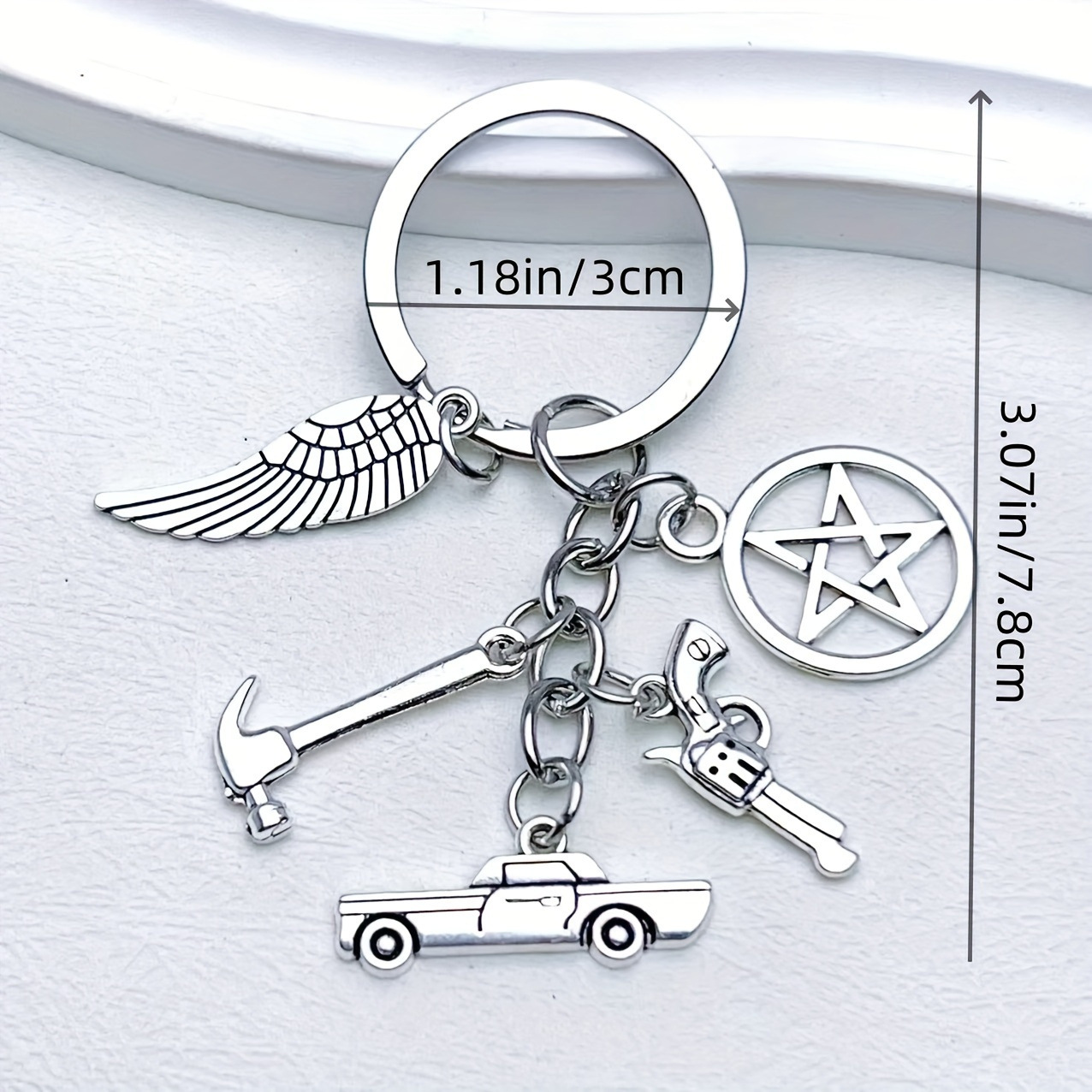 Serie de oro de aleación de venta transfronteriza caliente fútbol béisbol rugby sombrero hechicero puño llavero colgante mochila