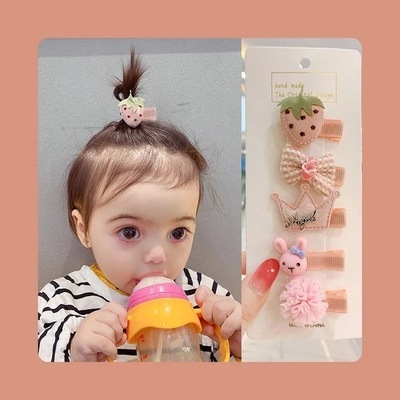 女の赤ちゃんのヘアピンは髪を傷つけません。|undefined