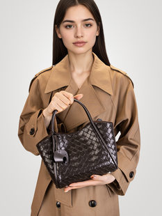 Summer woven shoulder bag, capacious universal handheld bag strap, genuine leather