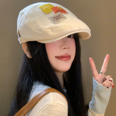 布のベレーの帽子を貼る女性の春秋の金の韓国版は顔を見せます。